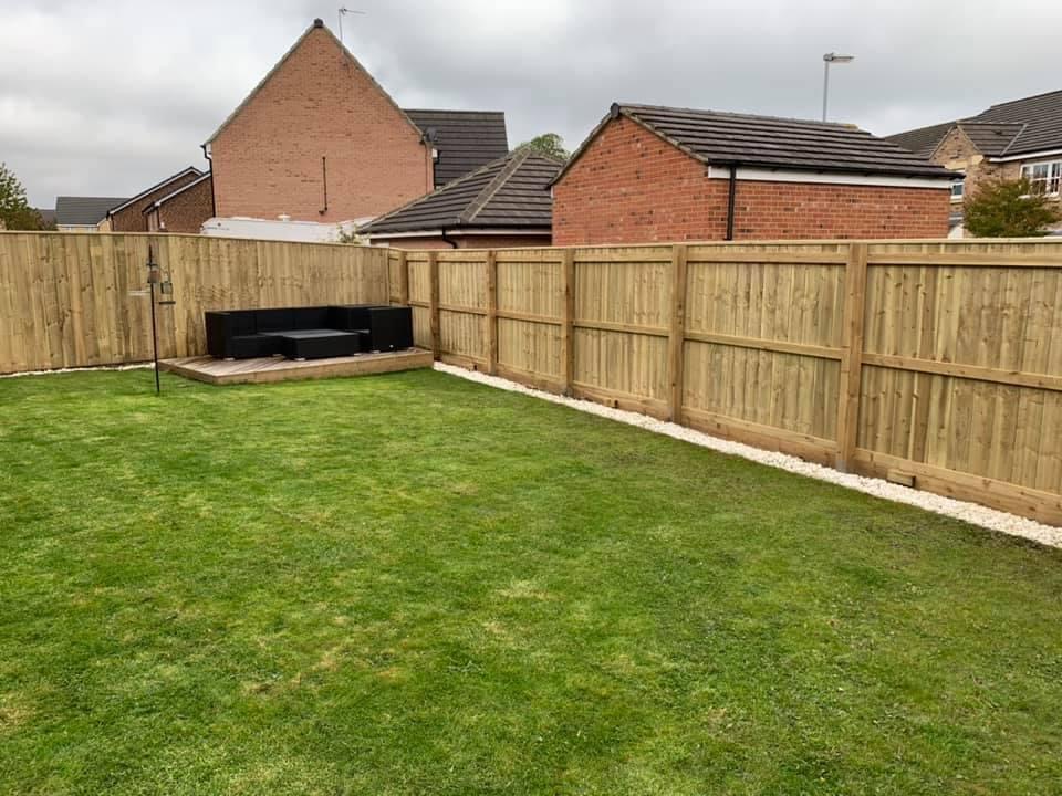 New close-board fencing around the lawn of a new-build house